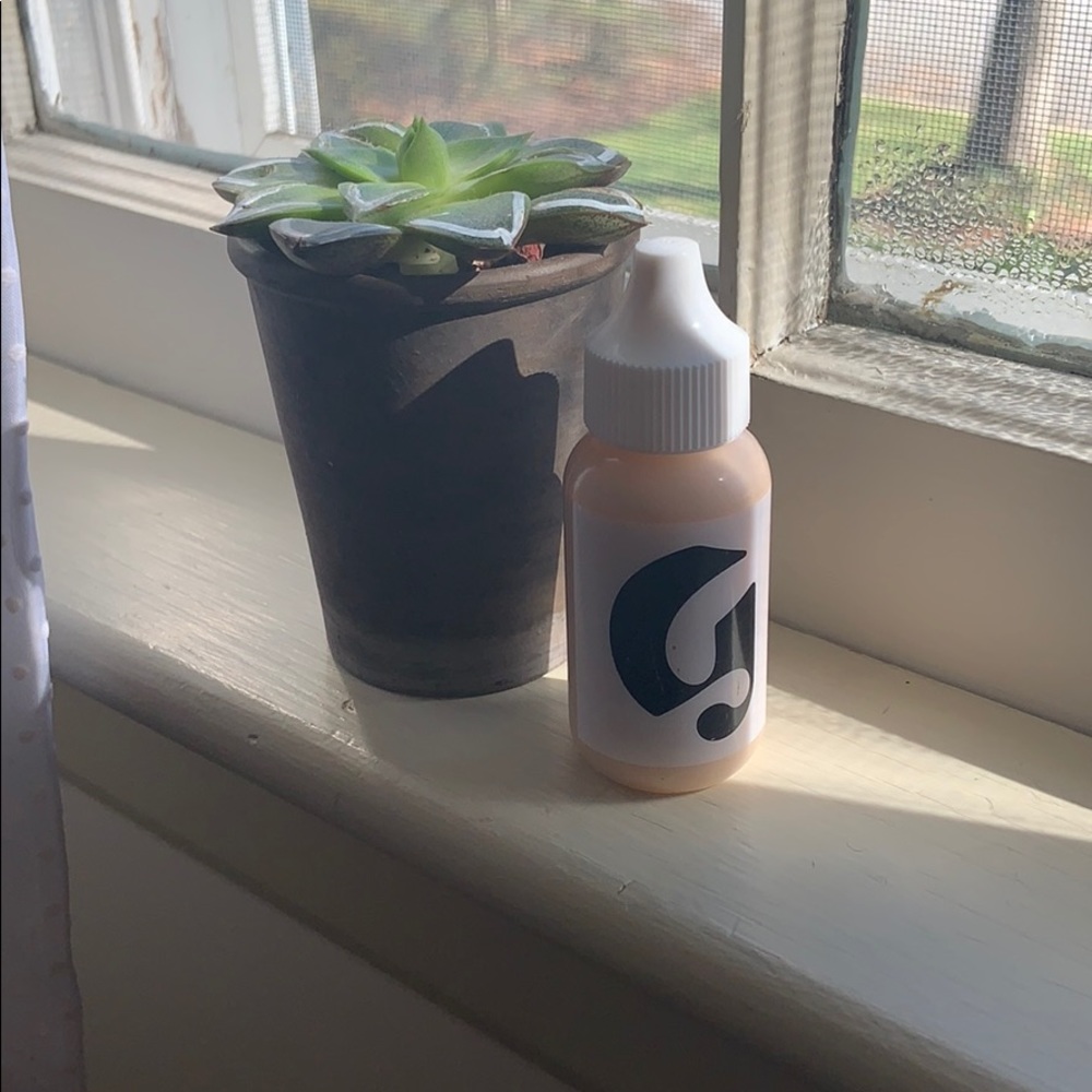 Glossier perfecting skintint (with bubblewrap bag)